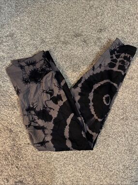 Gray + Black Tie Dye VS PINK Active Leggings, size L